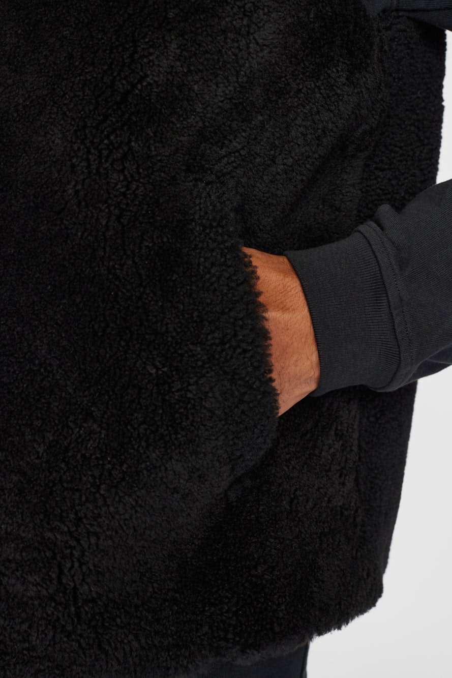 gilet pocket detail